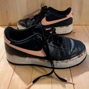Nike youth Sneakers Black and Pink